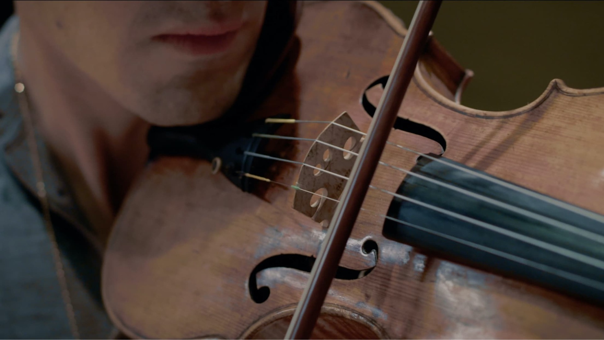 Charlie Siem playing a violin