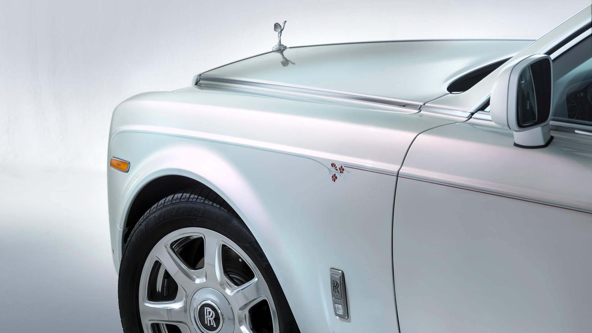 Side front view of Rolls-Royce Phantom, inspired by Serenity Textile Maven