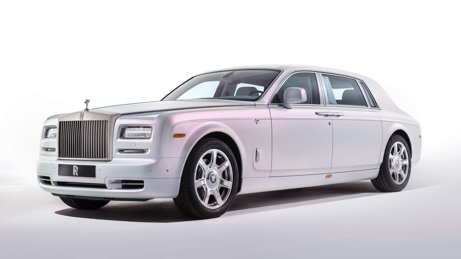 Side view of Rolls-Royce Phantom inspired by Serenity Textile Maven