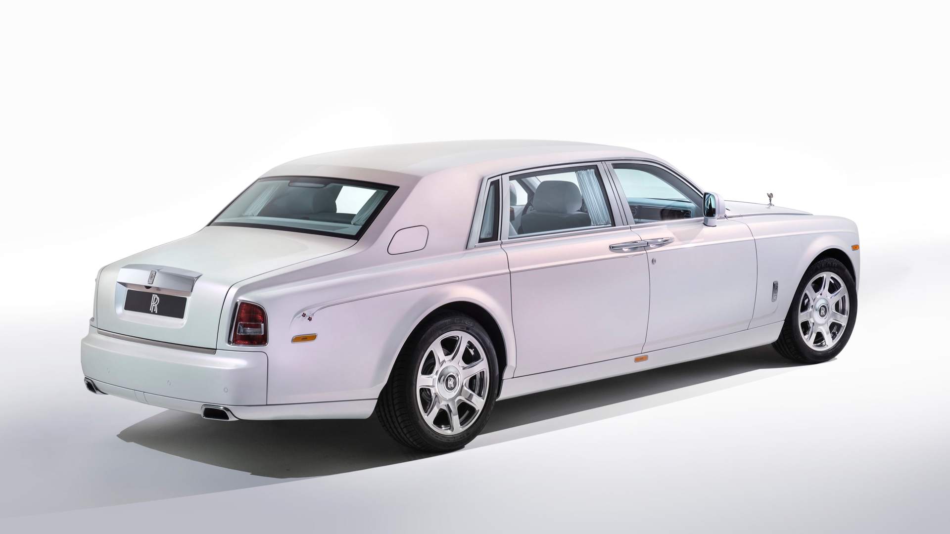Rear side view of Rolls-Royce Phantom inspired by Serenity Textile Maven
