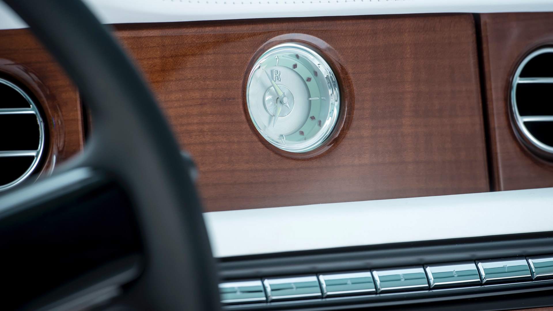 Interior dashboard of Rolls-Royce Phantom inspired by Serenity Textile Maven