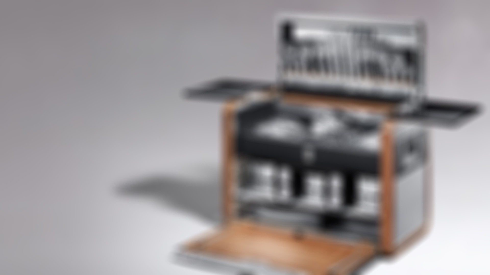 The Rolls-Royce Picnic Hamper, and all its accessories to enjoy a luxury picnic for four