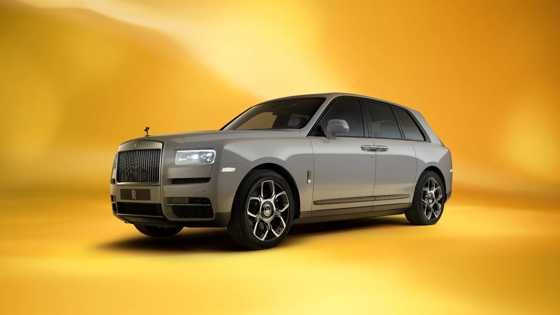 Side profile of Silver Rolls Royce Cullinan