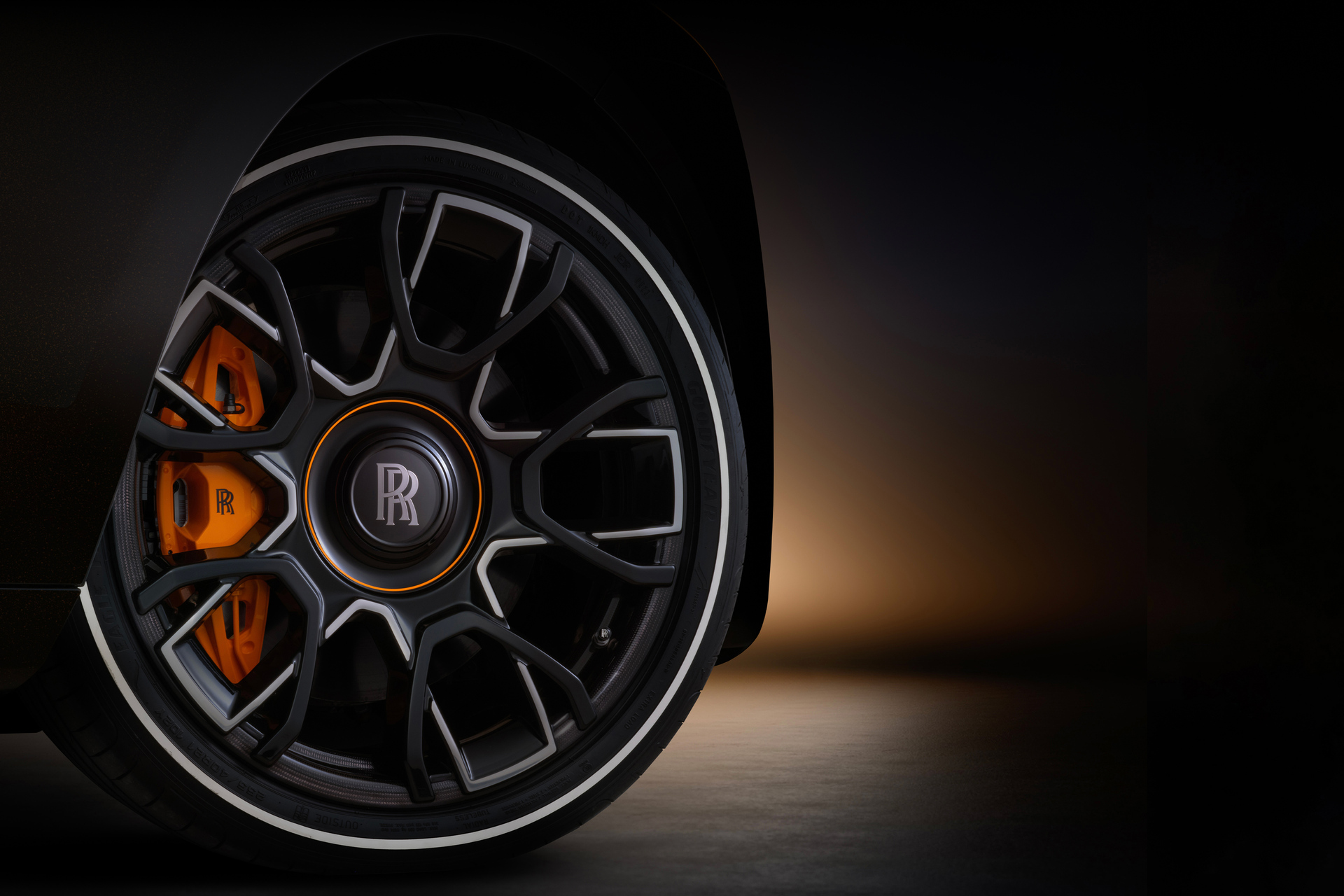 Close up of Black Badge Ghost Ekleipsis Wheel in bottom left corner