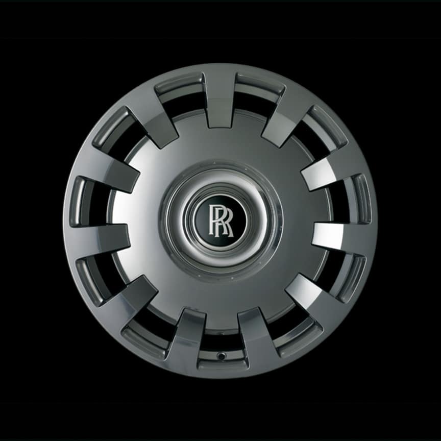 <p>11轮辐设计,提供哑光银色、部分抛光和全抛光三款表面效果。</p>