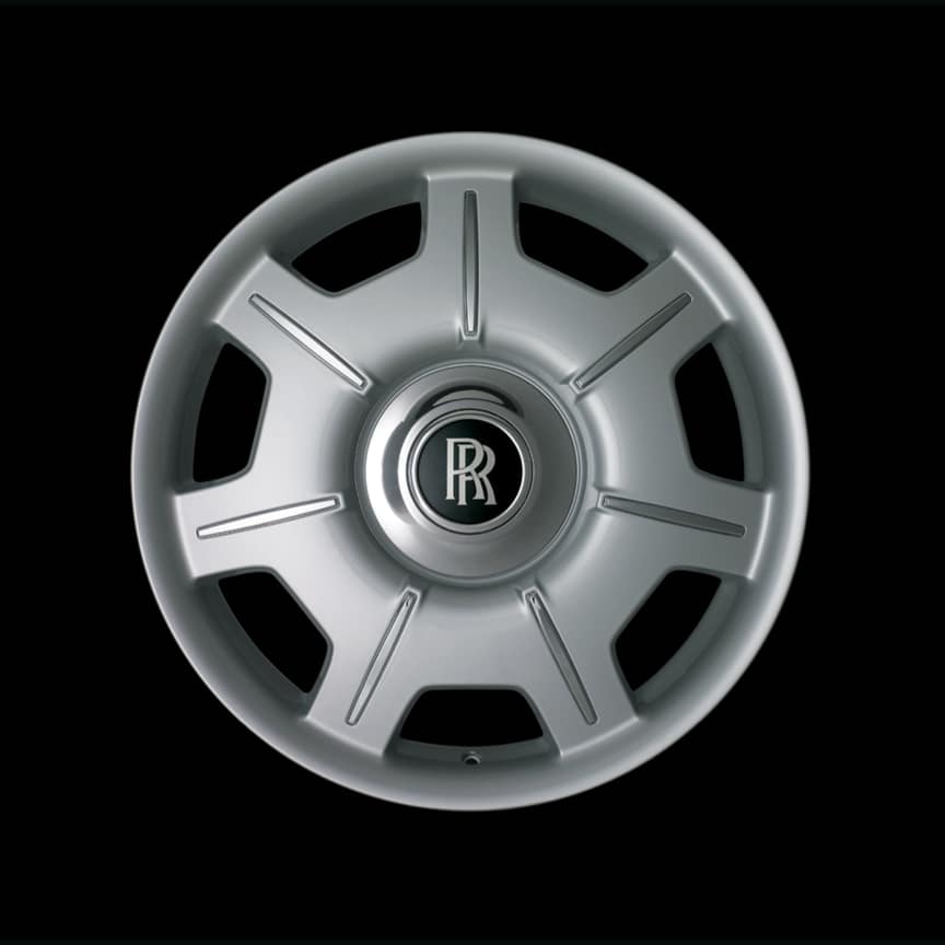 <p>七轮辐设计,提供银色镀铬表面效果。</p>