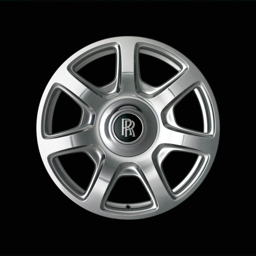 <p>七轮辐设计,提供银色、部分抛光和全抛光三款表面效果。</p>