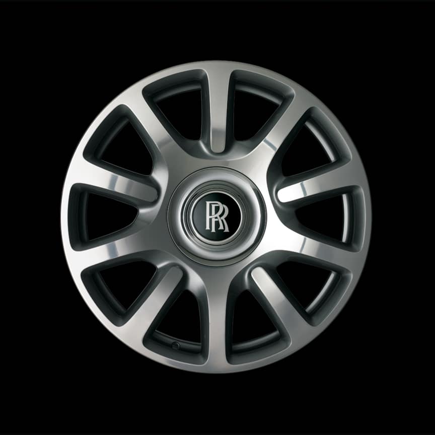 <p>十轮辐设计,提供哑光银色和部分抛光表面效果。</p>