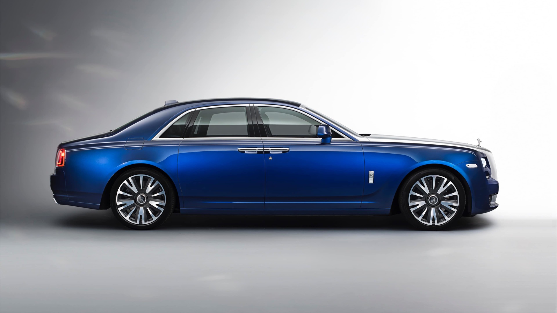 A blue Rolls-Royce Motor Cars Wraith with the part polished style 709 wheels