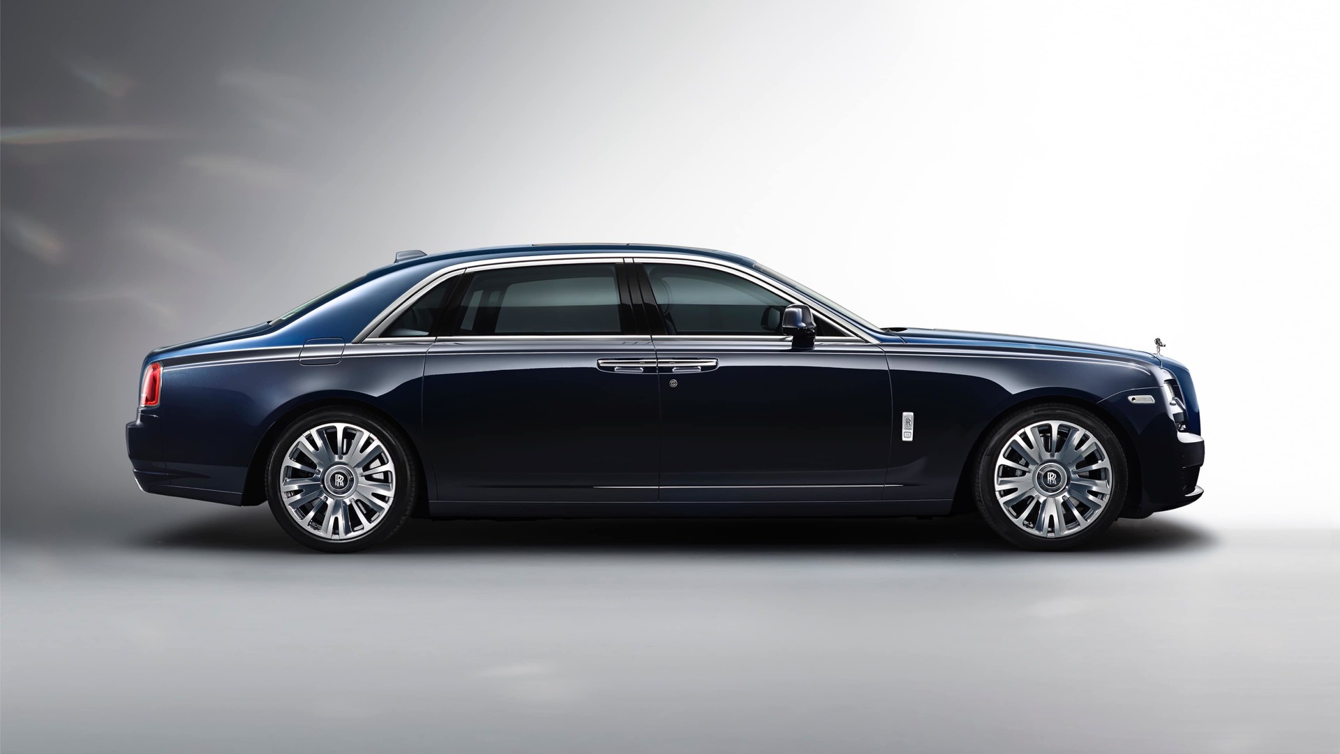 A dark blue Rolls-Royce Motor Cars Wraith with the polished style 709 wheels