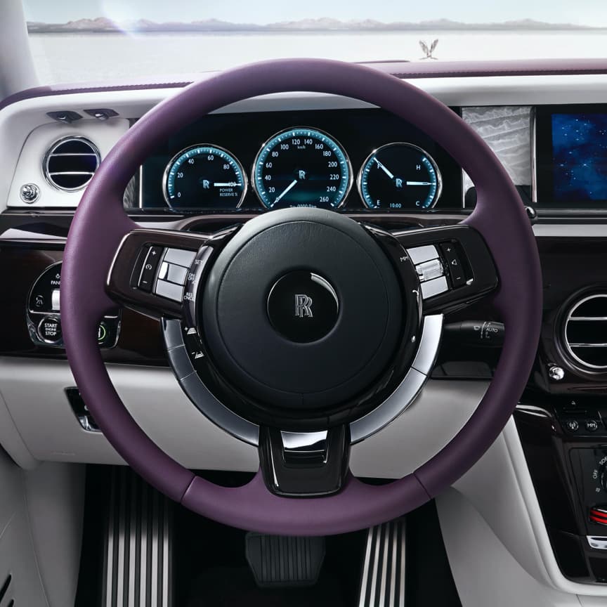 <p>彩色方向盘带来更多个性化定制可能,为您选定的内饰方案增添独特的视觉呈现风格。</p>