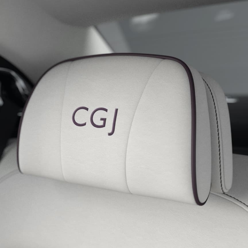 <p>劳斯莱斯舒适头枕靠枕为后排增添更多的豪华舒适感。不仅易于安装,还可定制劳斯莱斯双R标识或您个人的首字母缩写,彰显独到格调。</p>