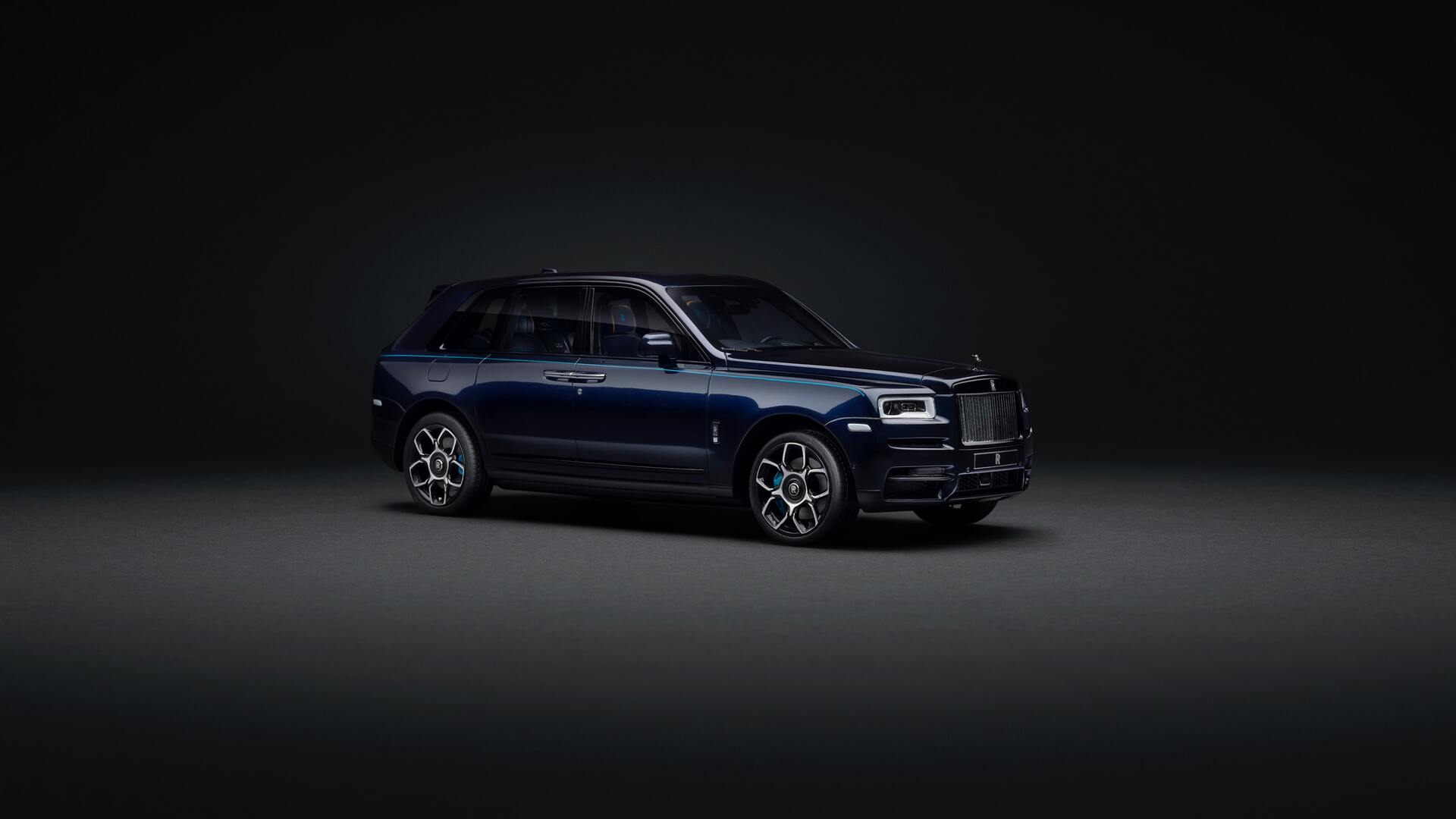 1:18 scale model of the Rolls-Royce Black Badge Cullinan motor car 