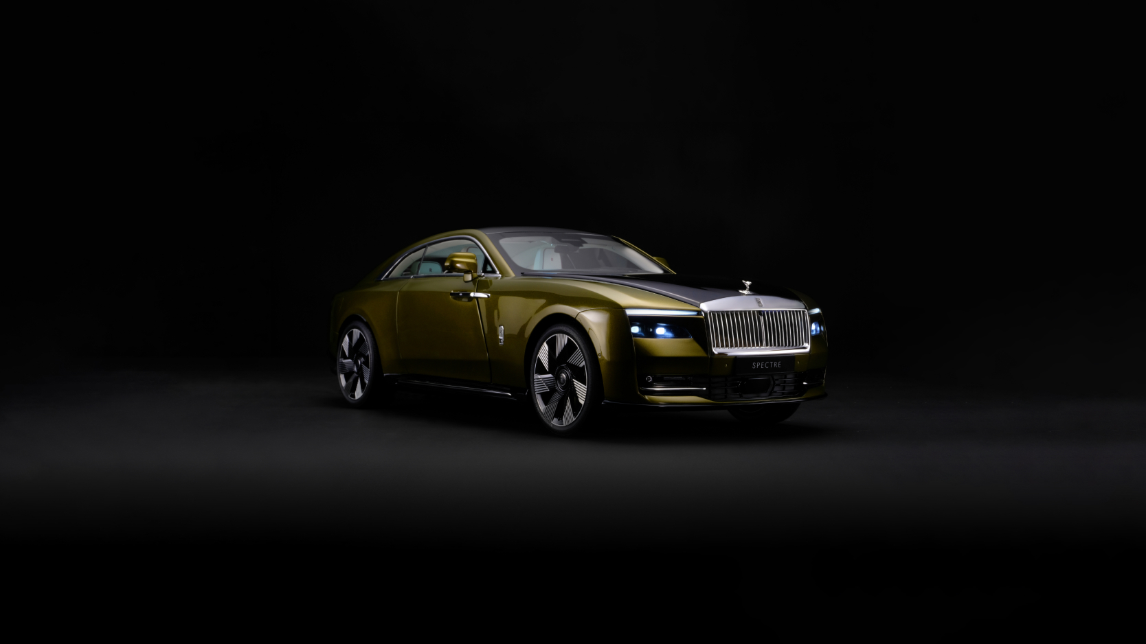 1:18 scale model of the Rolls-Royce Spectre motor car