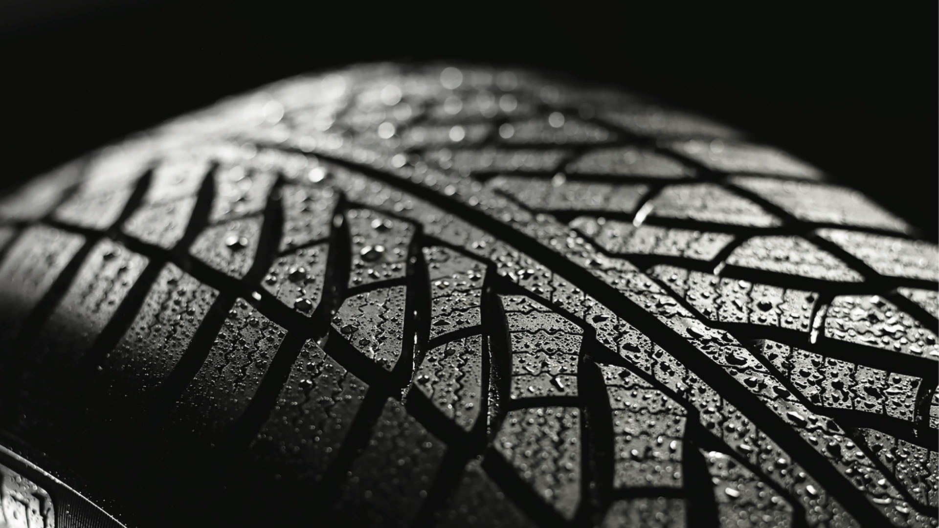 Tread detail on the Rolls-Royce 21-inch winter wheels and tyres