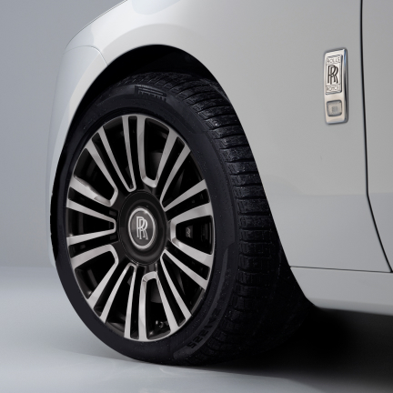 21” Ghost Winter Wheel and Tyre