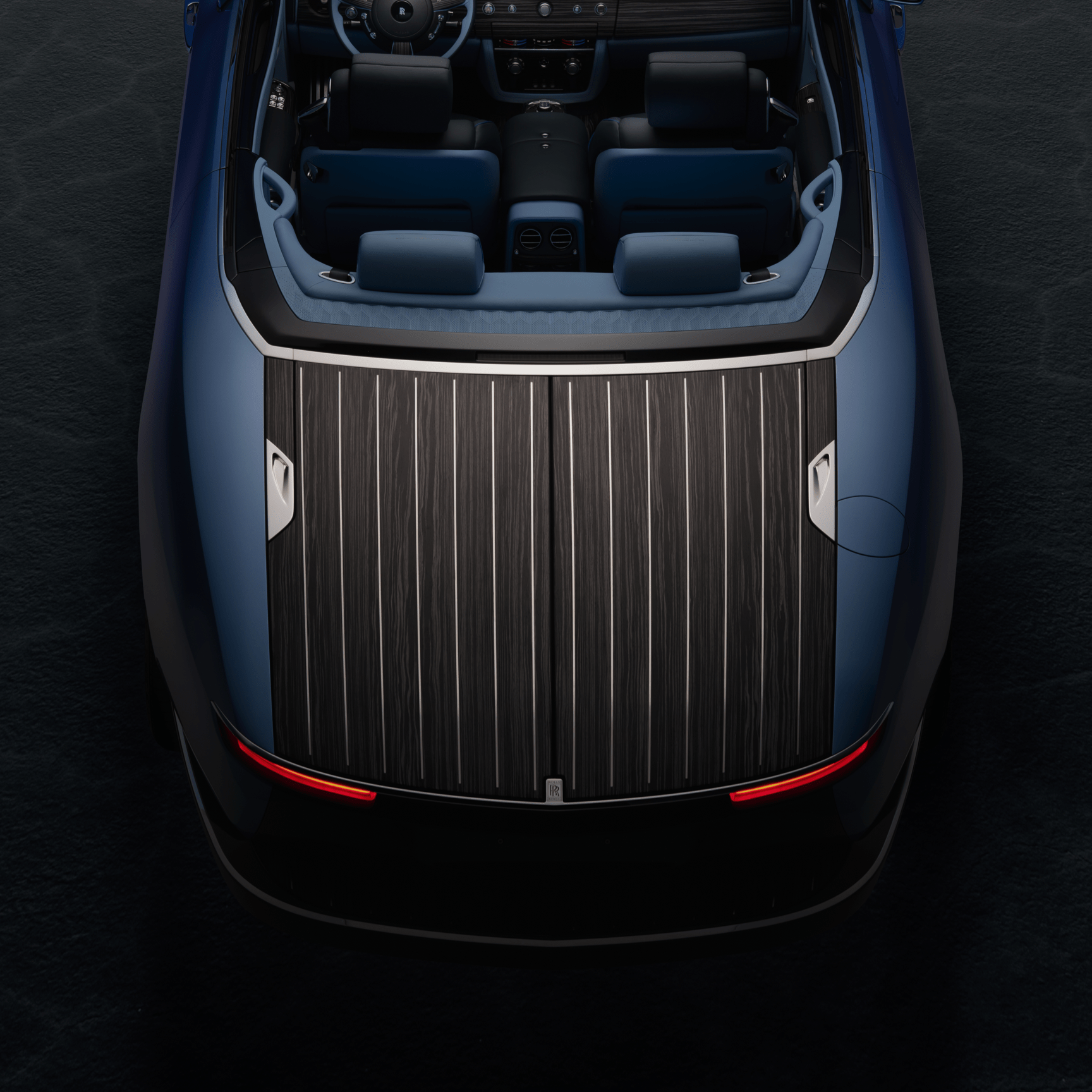 浮影，以传统手工技艺，致敬车主波澜壮阔的航海生涯。