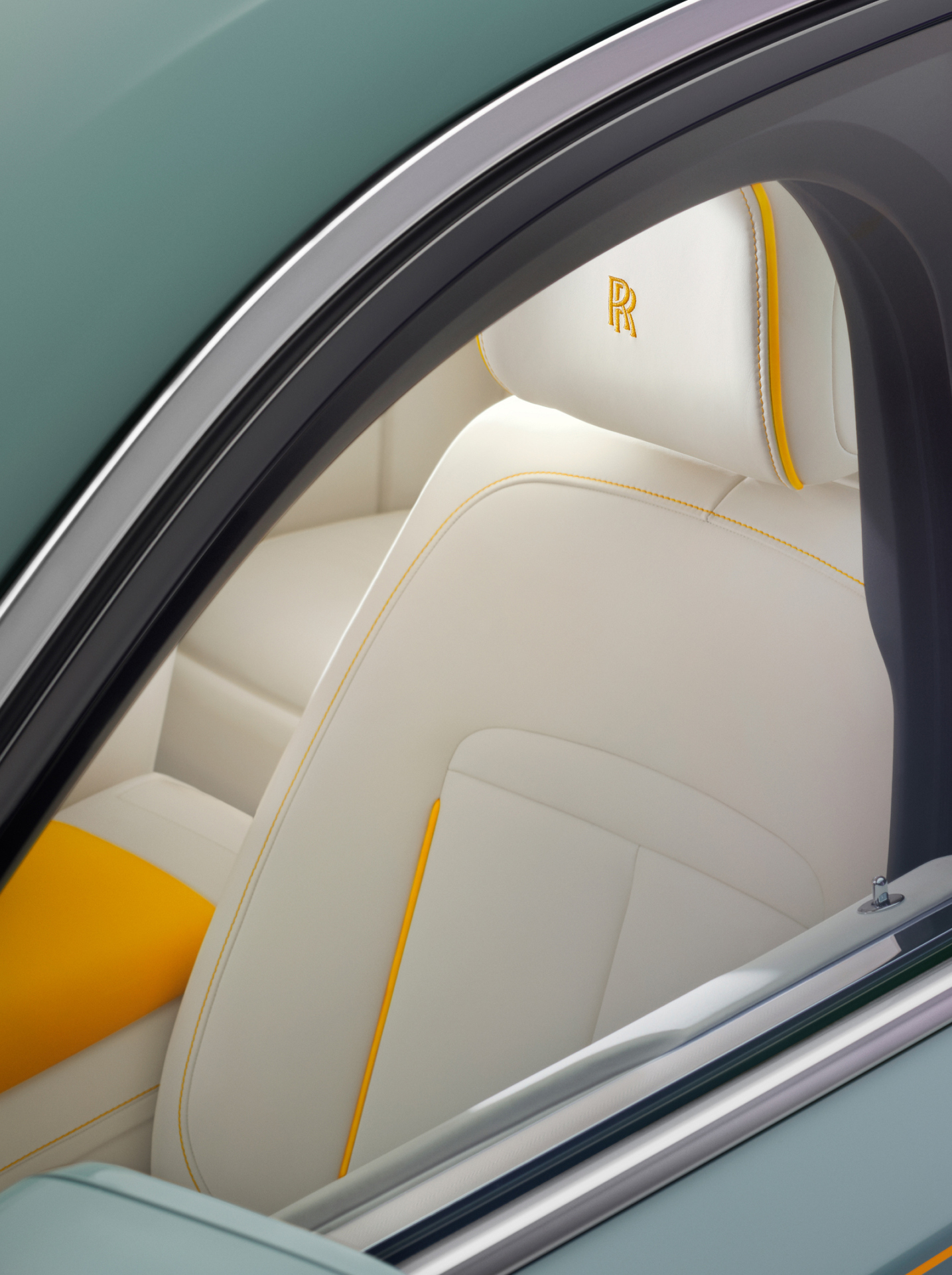 Driver seat of a Rolls-Royce Ghost through the window