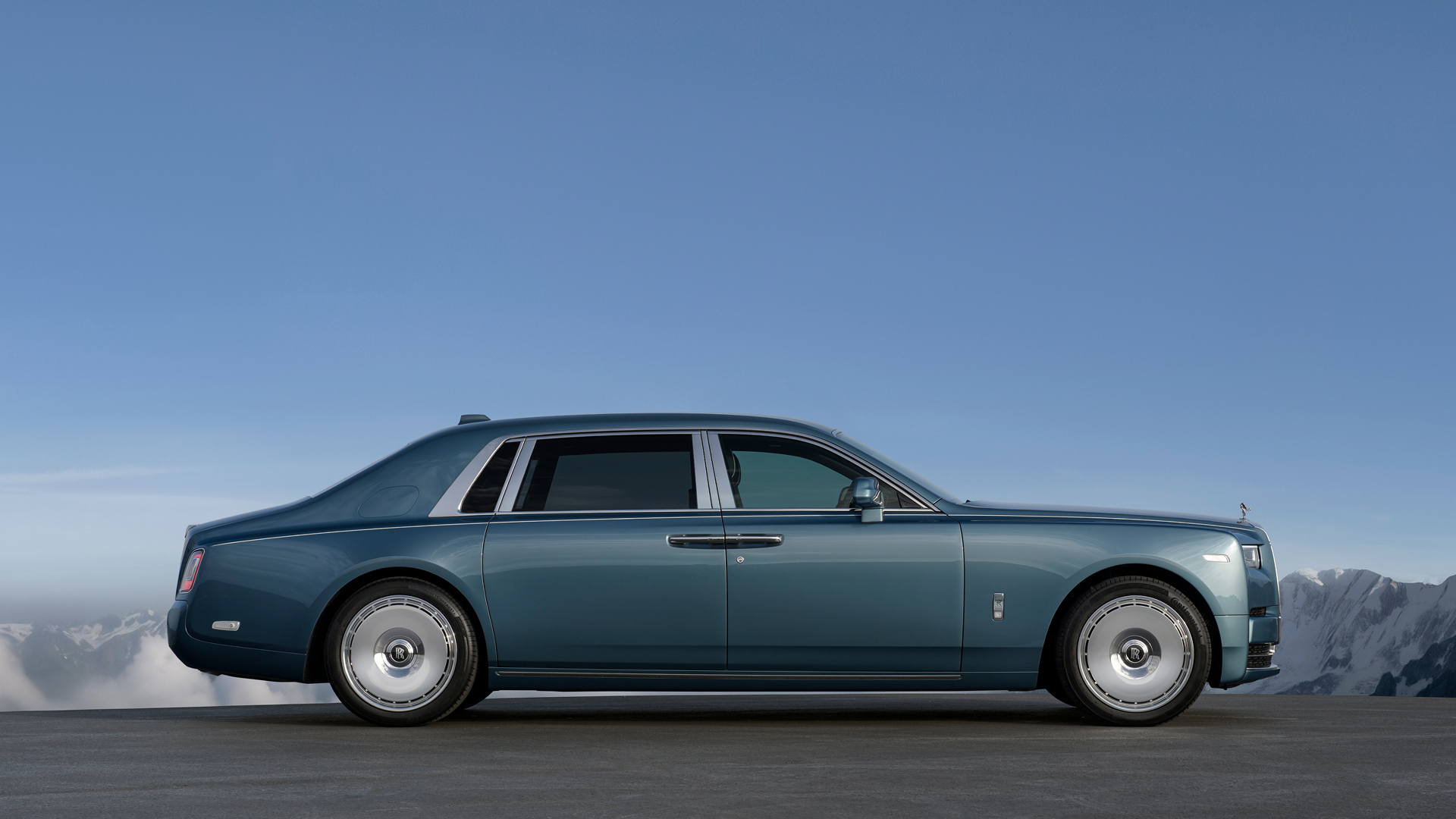 Side profile of a blue Phantom Extended with mountains in the background