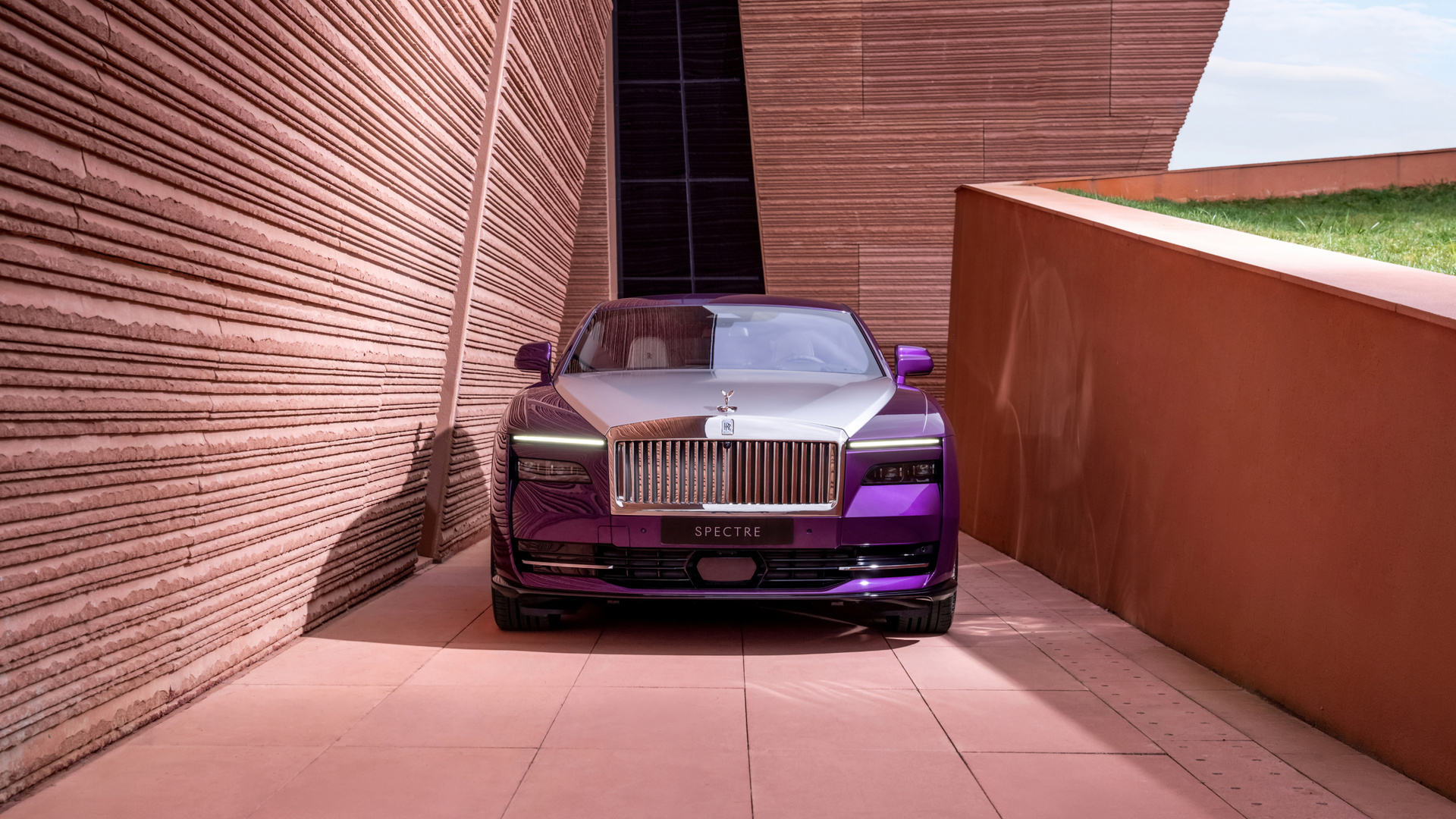 Front shot Image of the two toned Spectre, Purple and silver coloured.