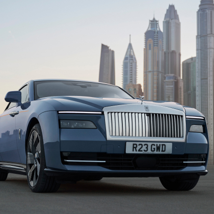 雕塑般优雅的超级轿跑车，成就一曲美与力的奢华交响。