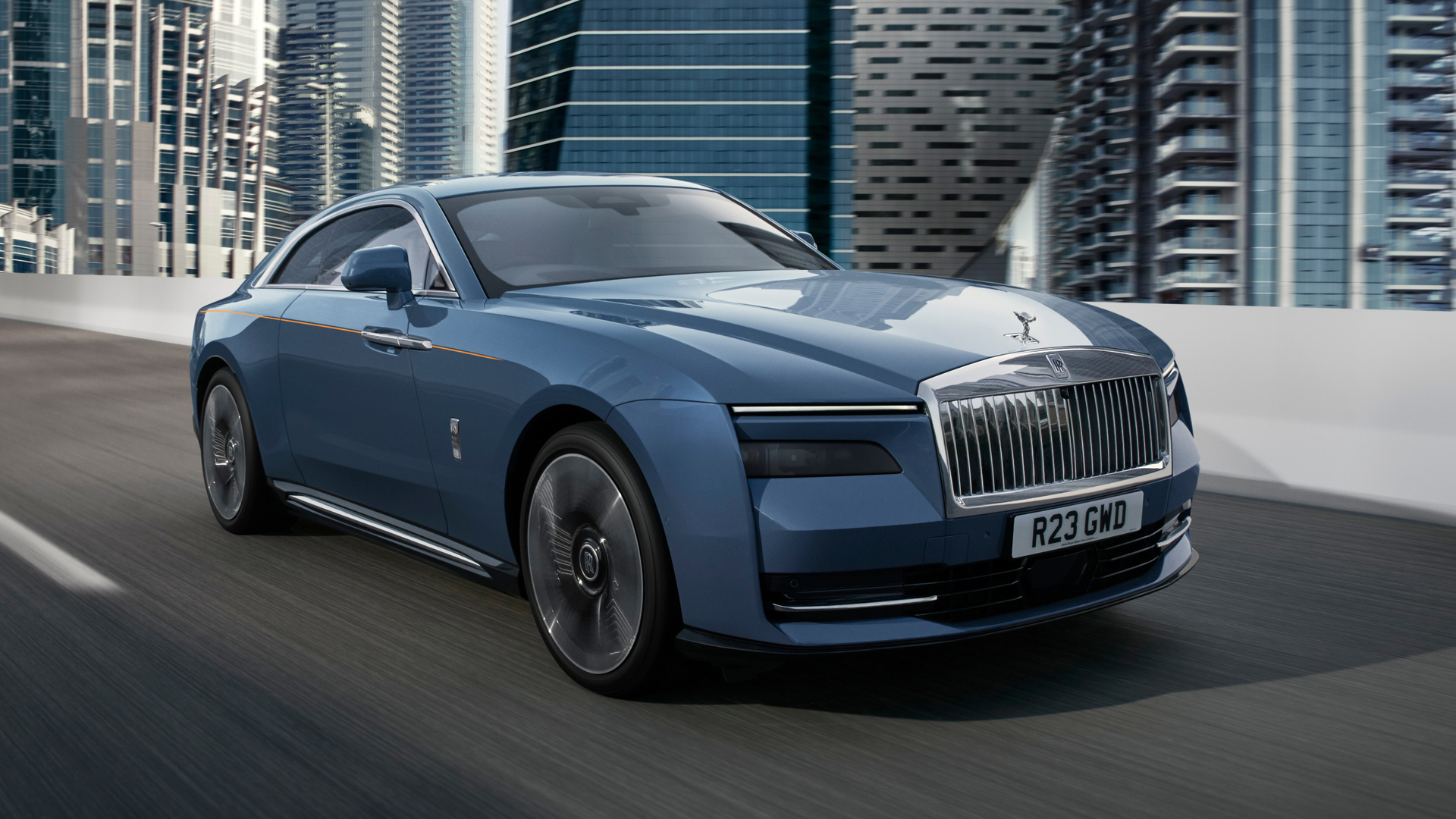 Front of the Rolls-Royce Spectre car driving through the city