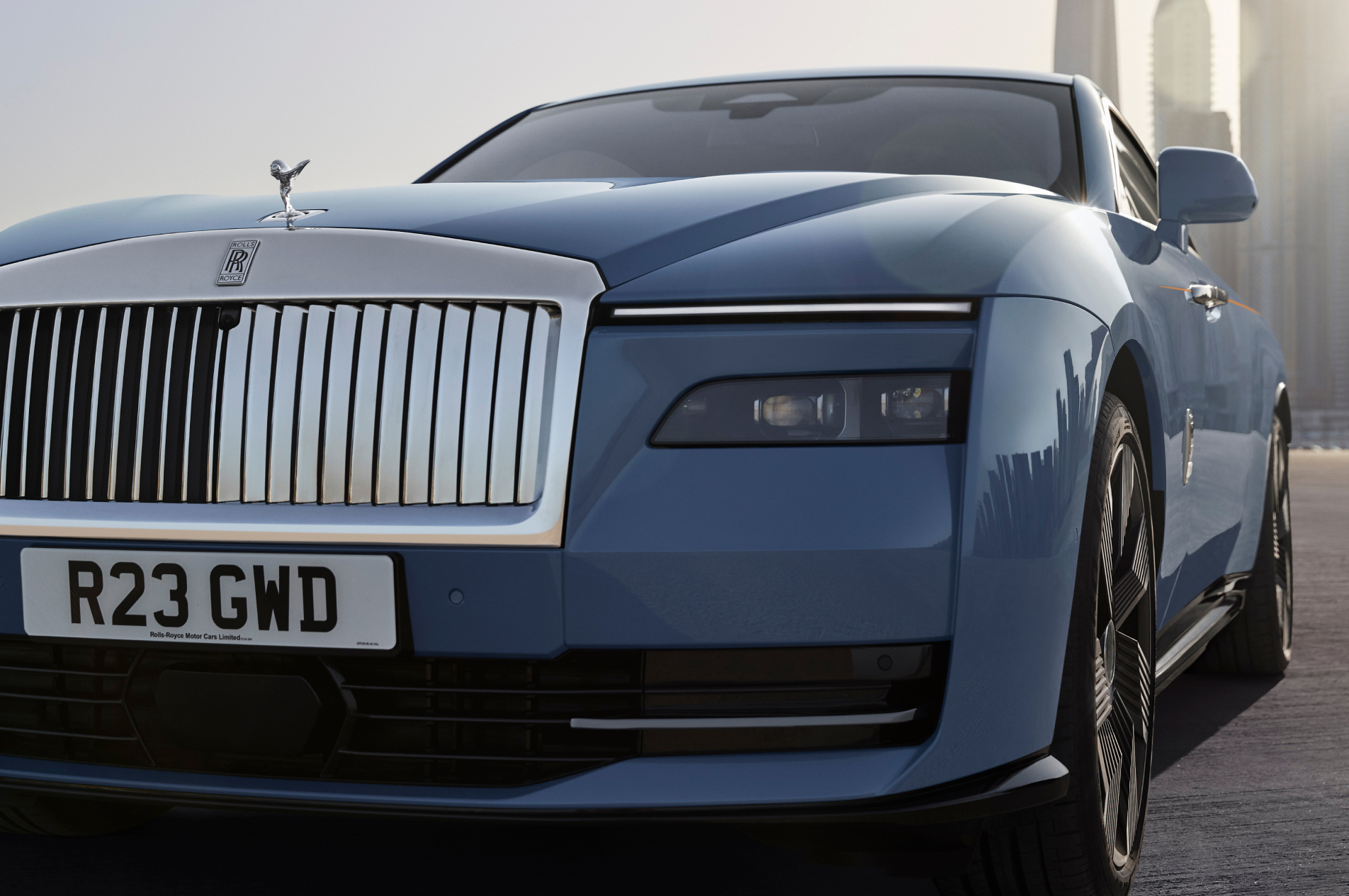 Shot of the front of the Spectre showing the grill and Spirit of Ecstasy.