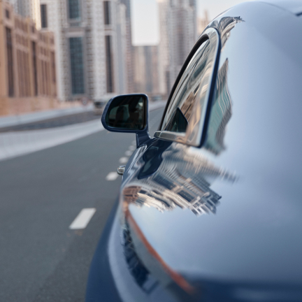 设计与性能的天作之合，美不胜收的超级轿跑车，成就灵动优雅的艺术杰作。