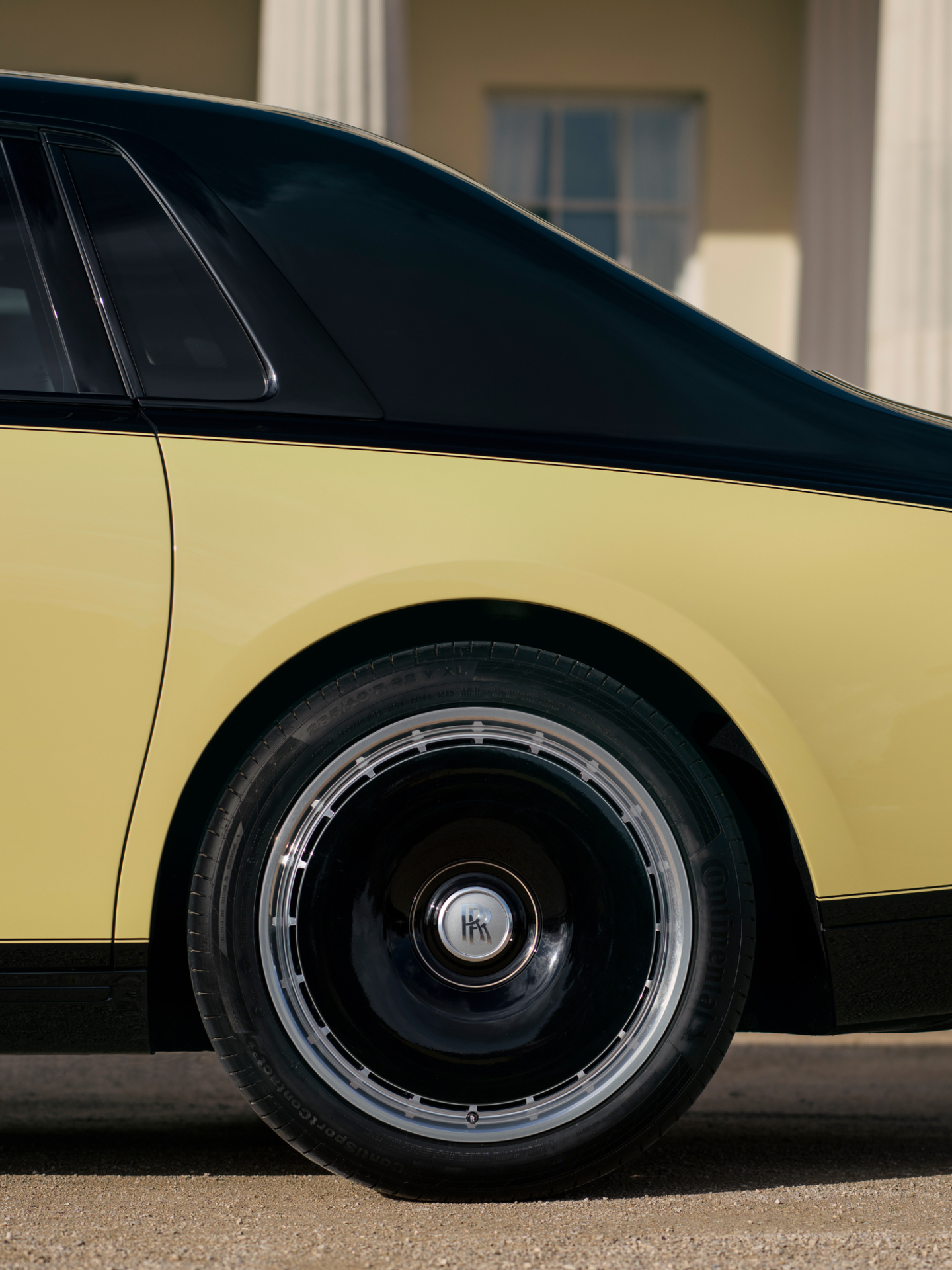 Close up horizontal shot of the Goldfinger rim showing its all black style with silver accents.
